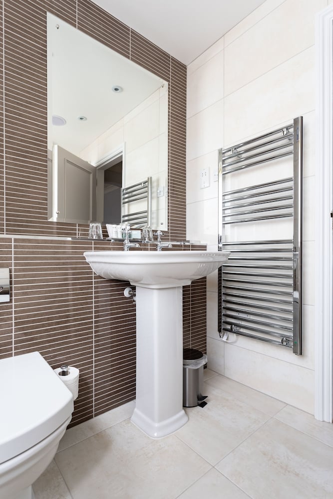 Deluxe Double or Twin Room (Feature) - Photo 7