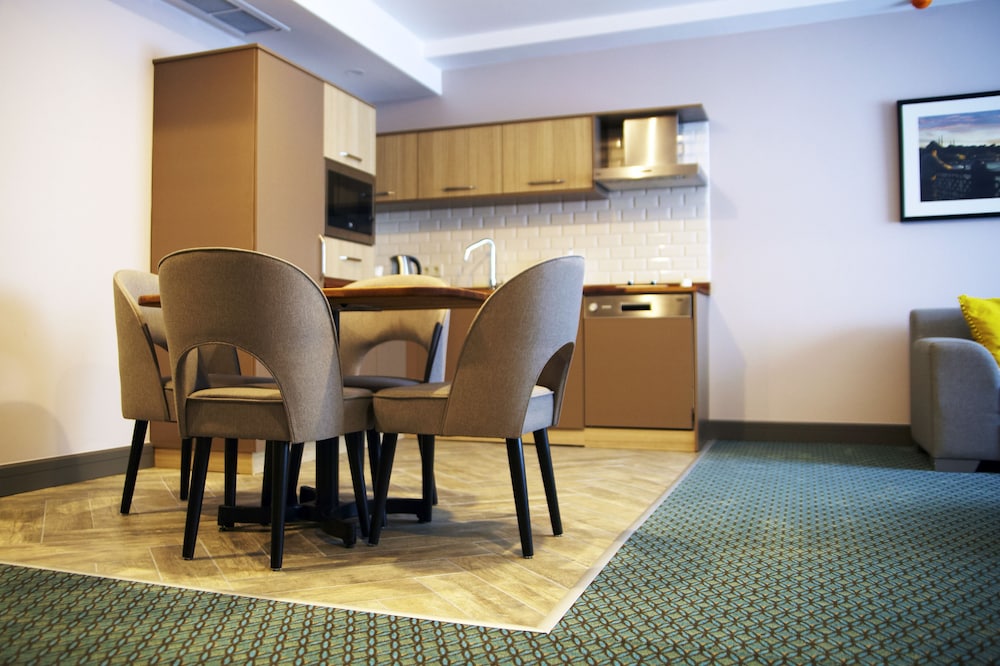 Queen Suite photo 1