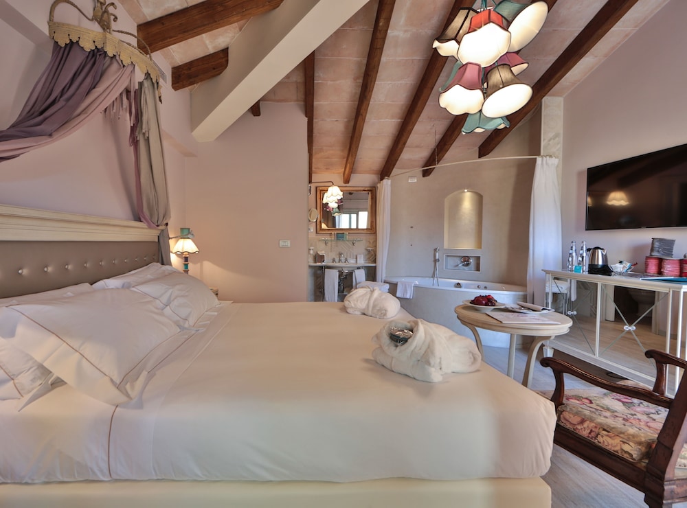 Junior Room, Jetted Tub (I tessuti)