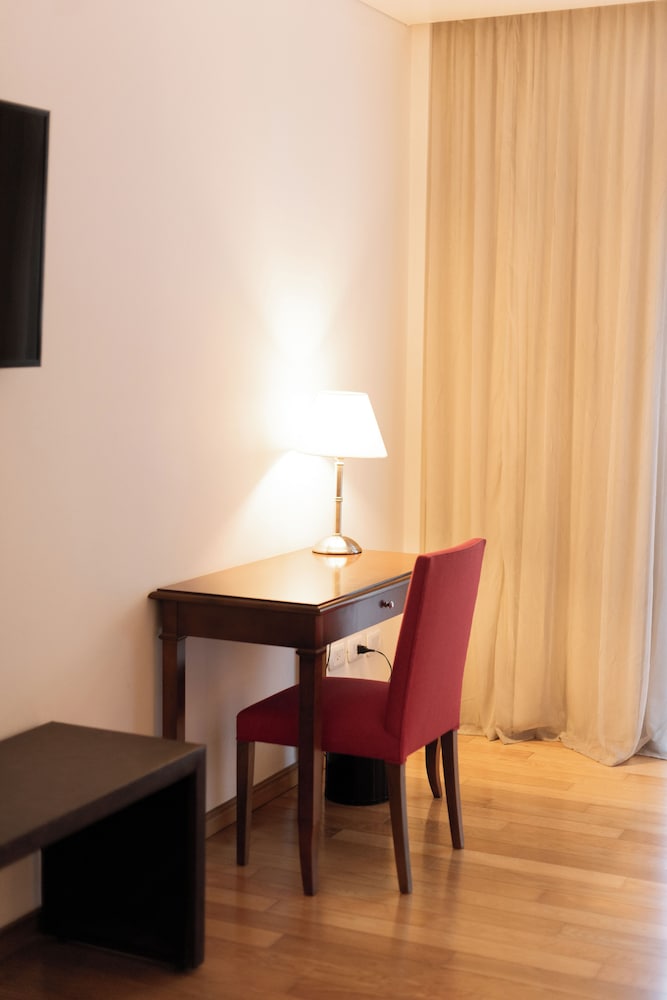 Deluxe Room - Photo 5