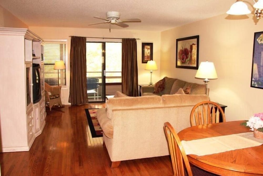 Condo, 2 Bedrooms