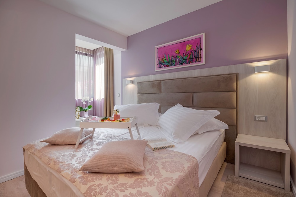 Standard Double Room, 1 Queen Bed, Mountain View - Photo 1