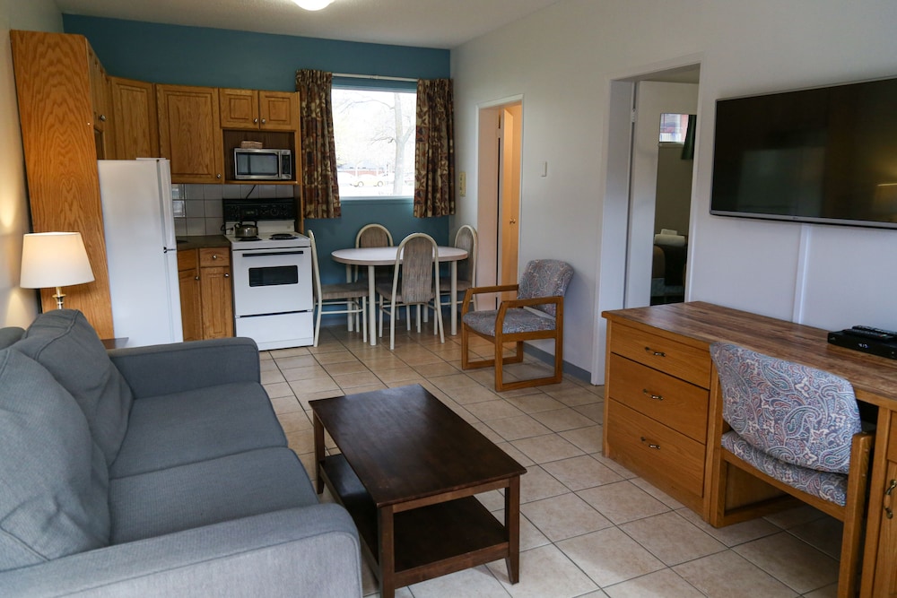 Suite, 1 Queen Bed with Sofa bed, Kitchen photo 1