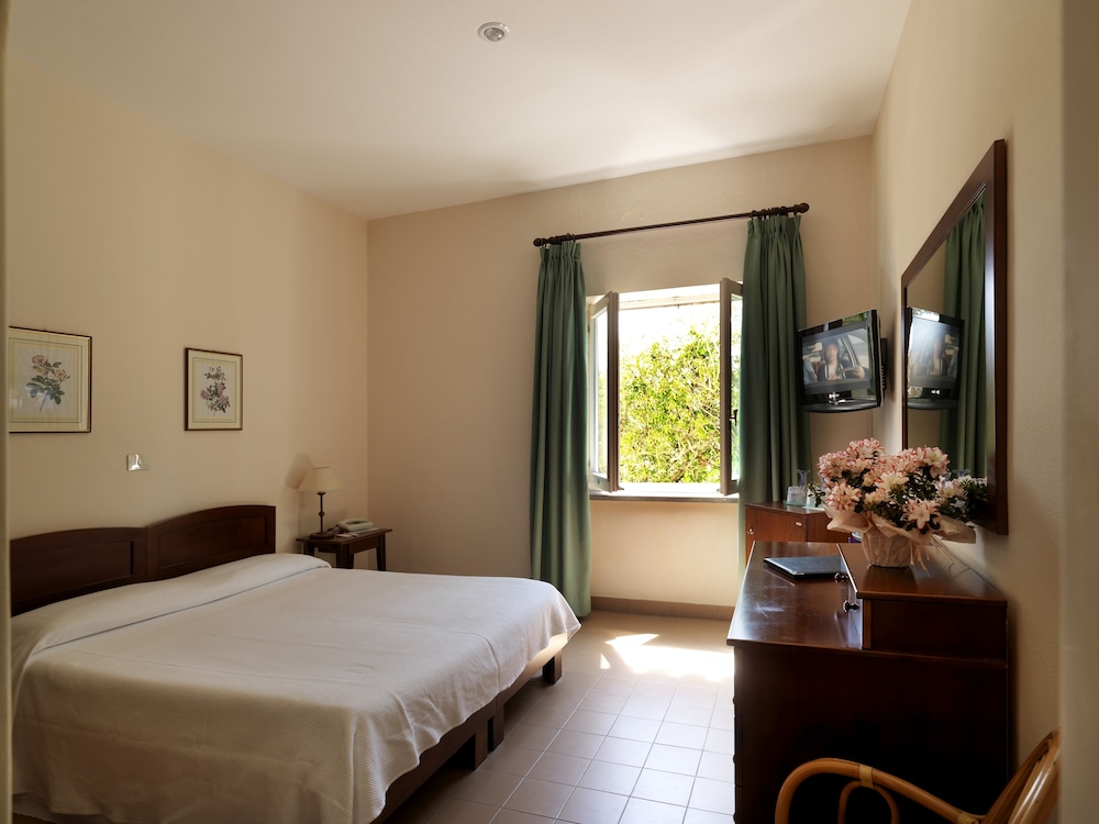 Standard Double or Twin Room - Photo 1