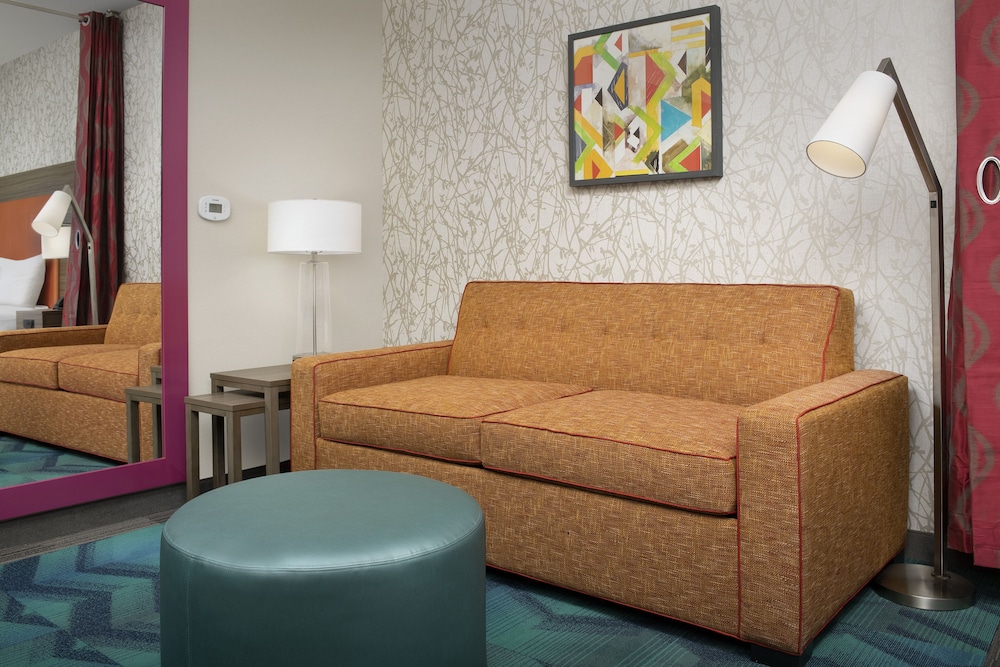 Suite, 1 King Bed, Accessible, Non Smoking (Hearing) - Photo 4