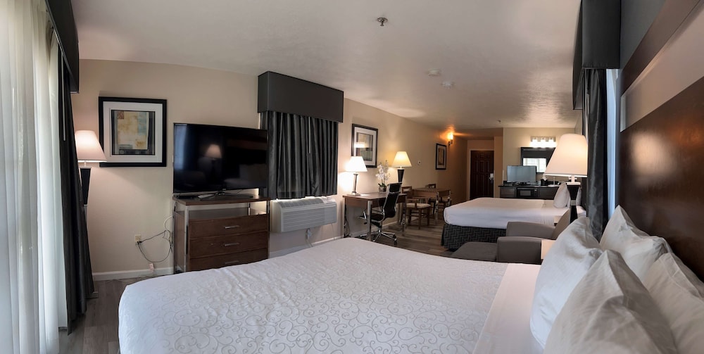 Standard Room, Multiple Beds, Non Smoking, Balcony