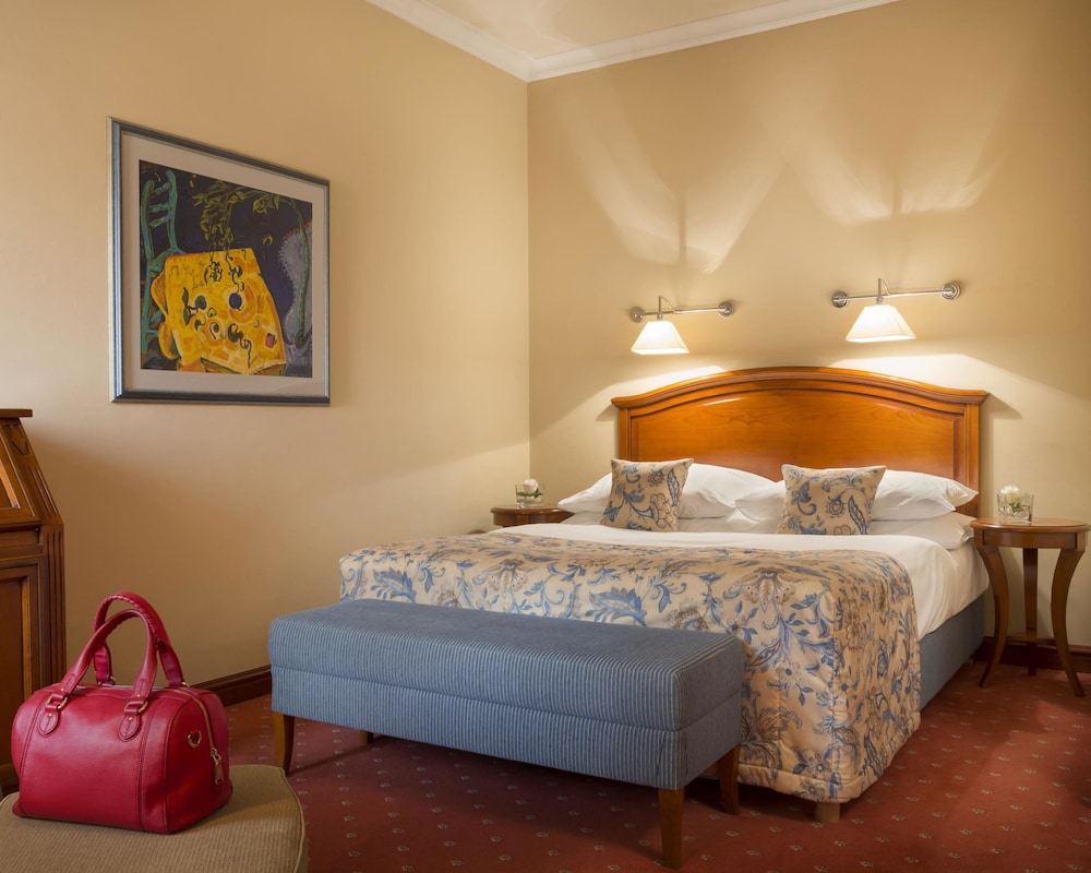 Superior Room, 1 King Bed (Oversized Room) - Photo 1