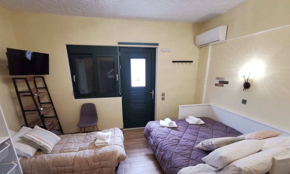 Triple Room (No 1)