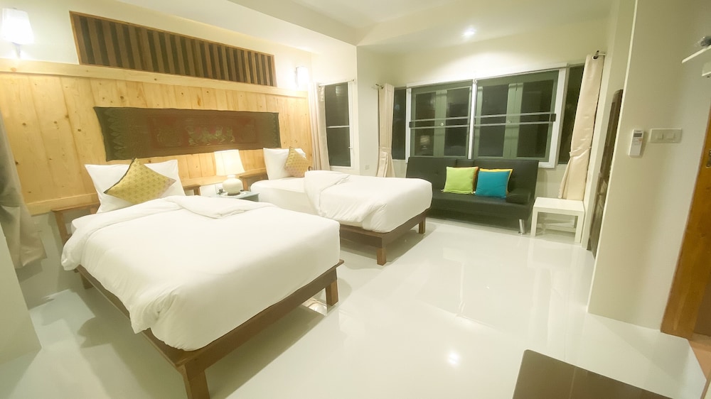 Deluxe Triple Room, Multiple Beds, Garden View