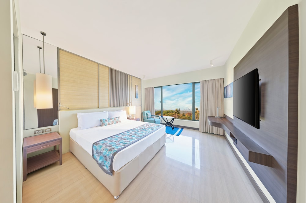 Deluxe Room, City View - Photo 1