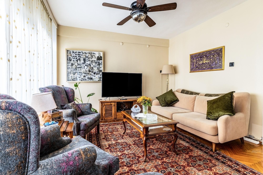 Apartment photo 2