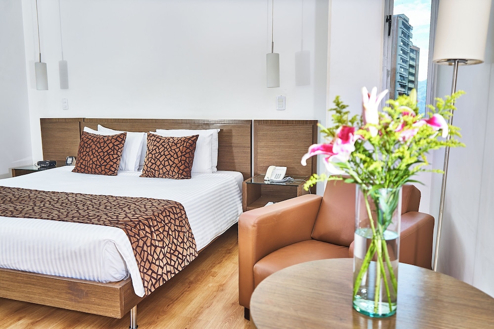 Standard Room, 1 Queen Bed photo 2