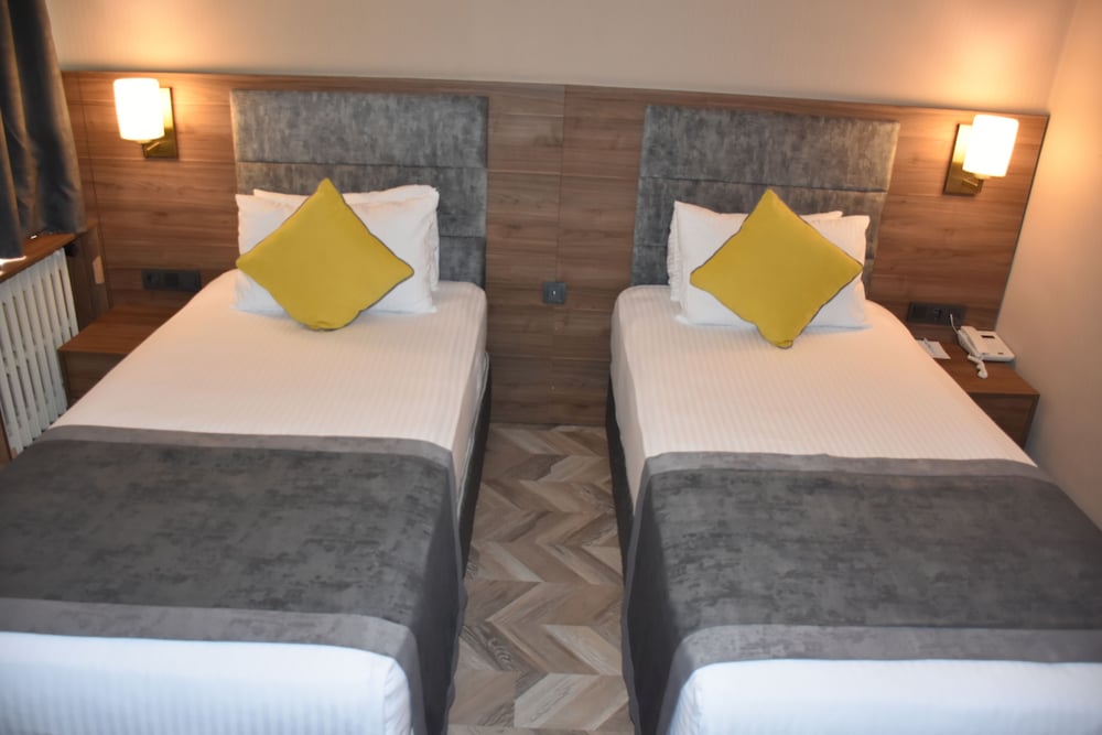 Standard Twin Room - Photo 2