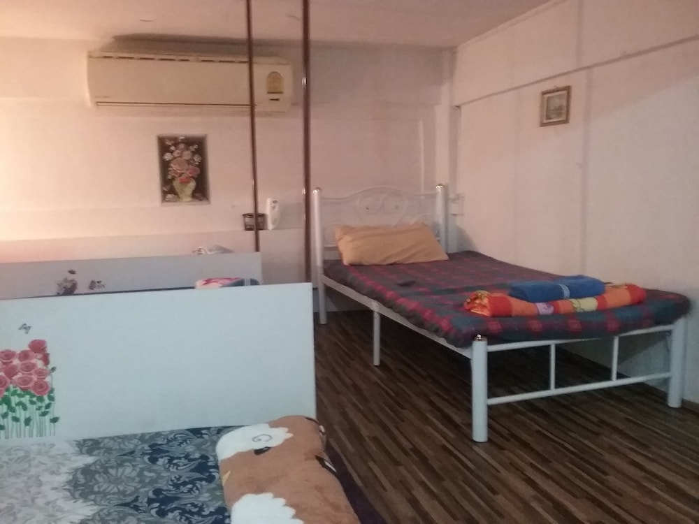 Room for 6 persons With Private Bathroom photo 2