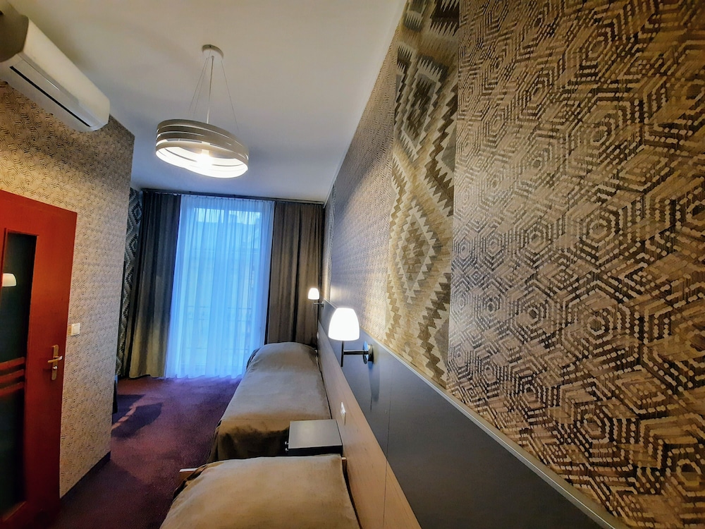 Standard Twin Room - Photo 5