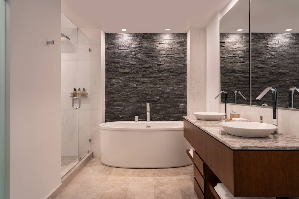 Club Junior Suite, Club lounge access, Junior Suite, 1 King - Photo 5