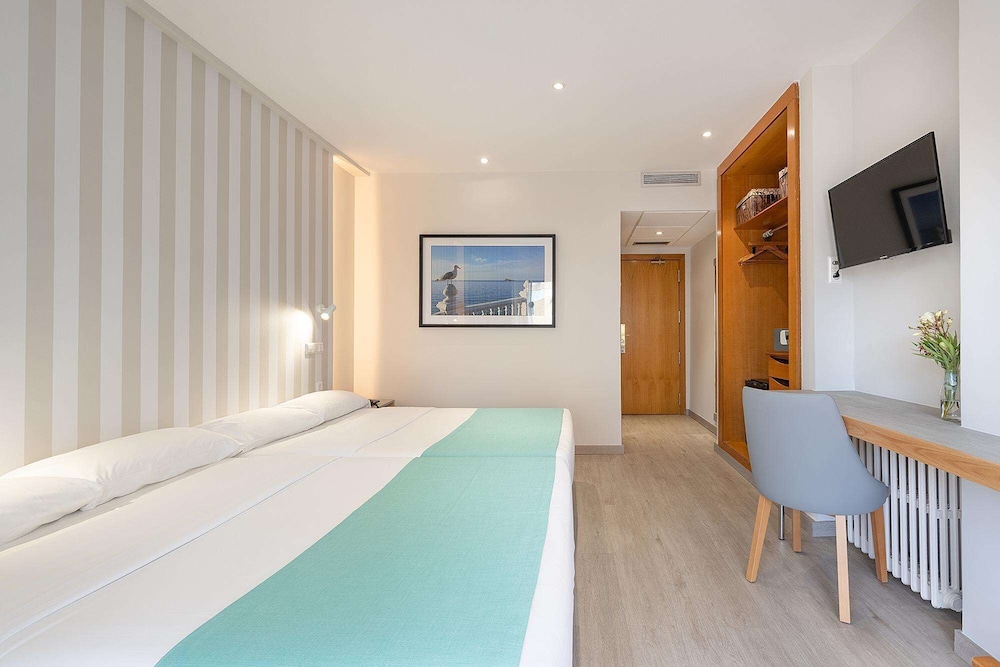 Triple Room, Terrace, Pool View (3 Adults)