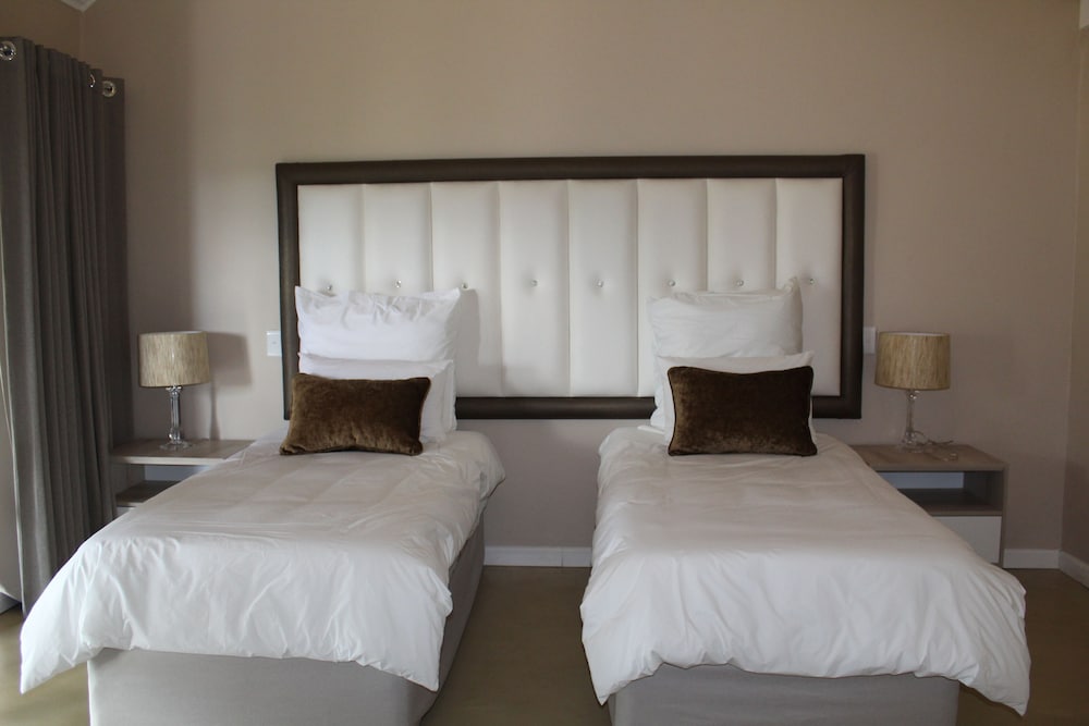 Standard Room, 2 Twin Beds photo 3