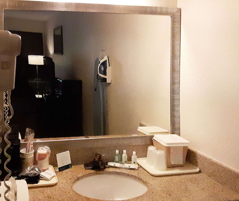 Standard Room, 2 Double Beds - Photo 5