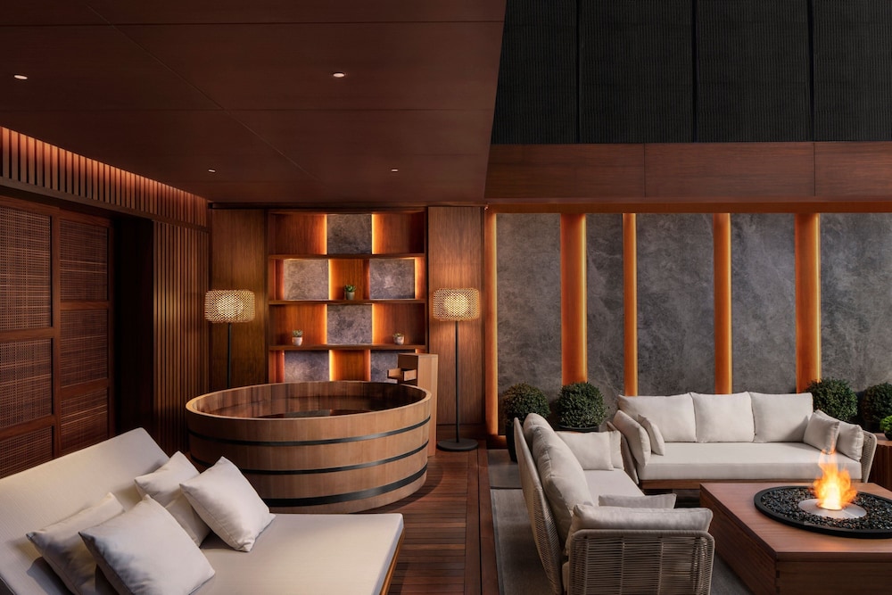 Club Suite, 1 King Bed with Sofa bed