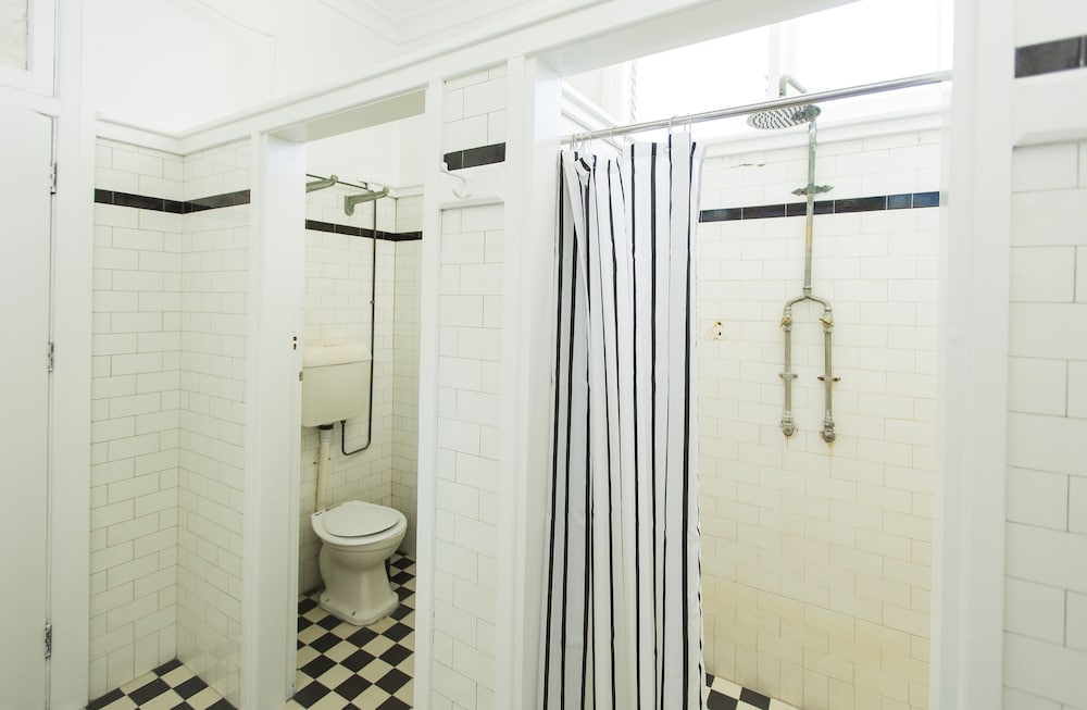 Queen Room, Shared Bathroom photo 2