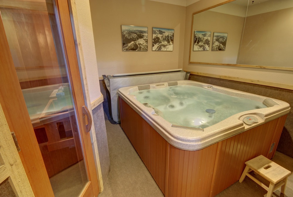 Townhome, Multiple Beds, Mountain View (Enclave 5)