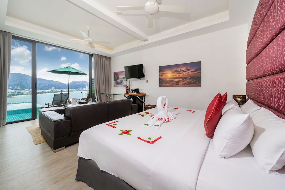 Sky Suite with Plunge Pool - Photo 2