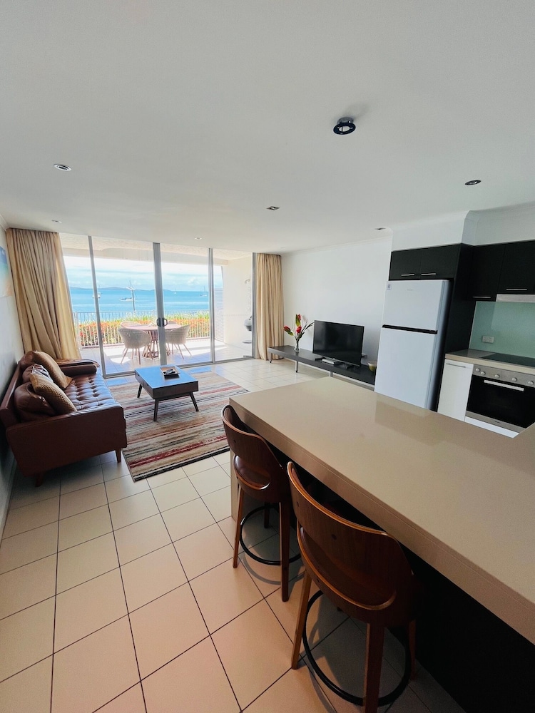 1 Bedroom Water View Spa Apartment - Photo 17