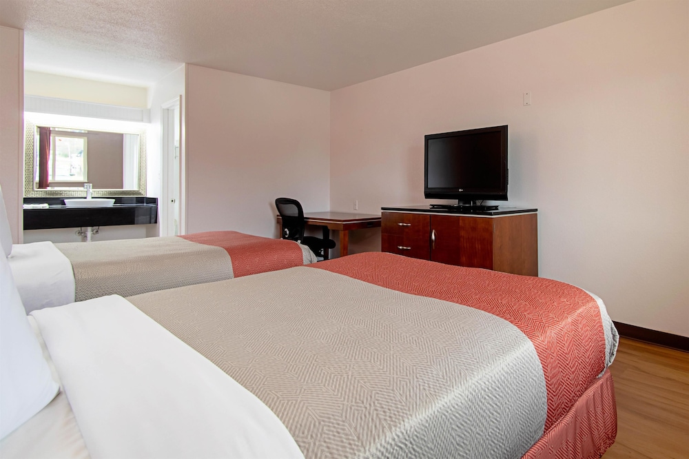 Standard Room, 2 Double Beds, Non Smoking, Refrigerator & Microwave - Photo 10