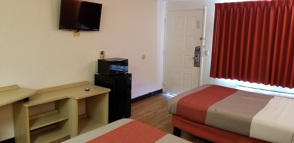 Standard Room, 2 Double Beds, Non Smoking - Photo 6