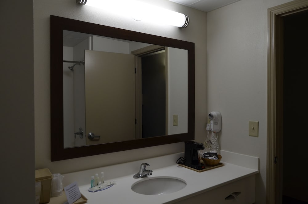 Standard Room, 2 Queen Beds, Non Smoking - Photo 17
