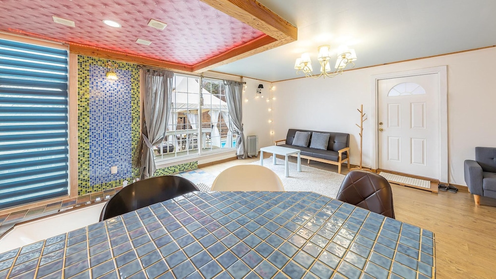 Basic Room, 1 Bedroom (103 (Studio / Pet Friendly)) - Photo 10