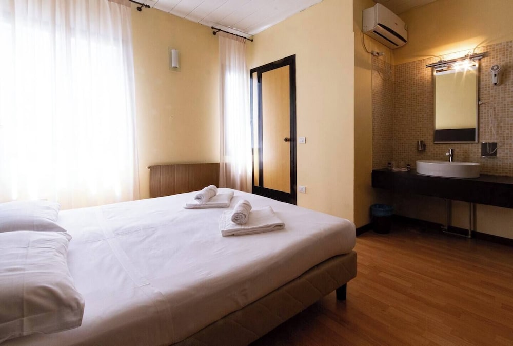 Economy Double or Twin Room photo 2
