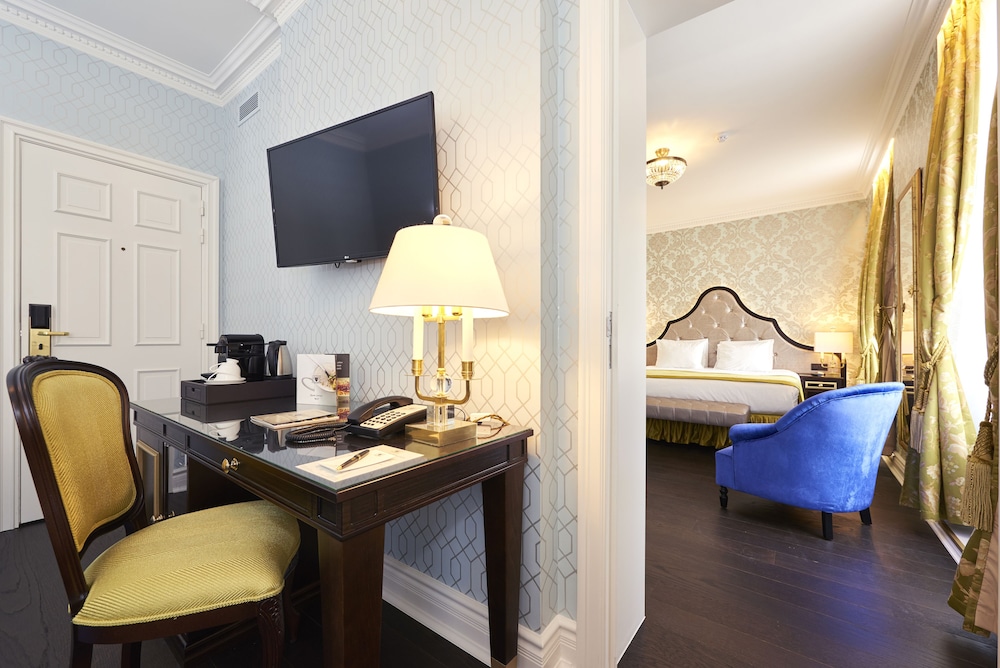 Family Room - Photo 1
