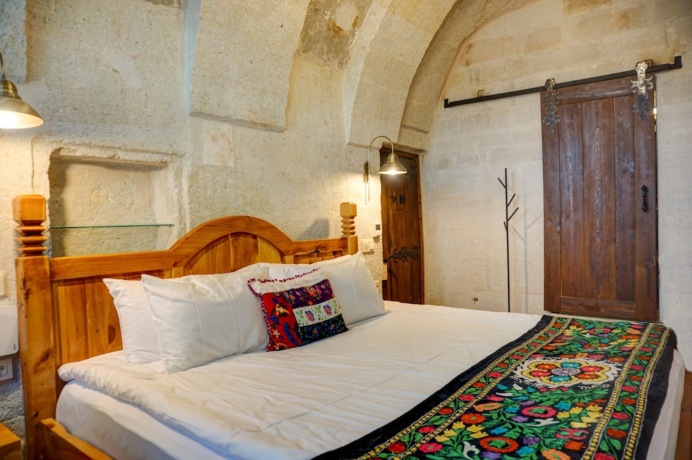 Double Arched Room - Photo 7