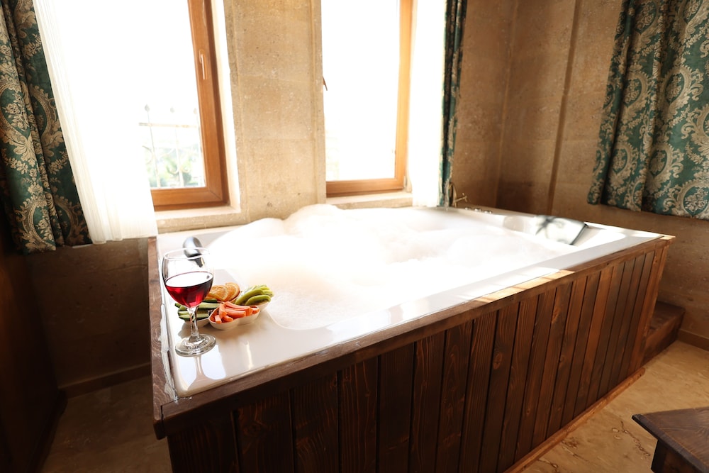 Luxury Suite photo 2