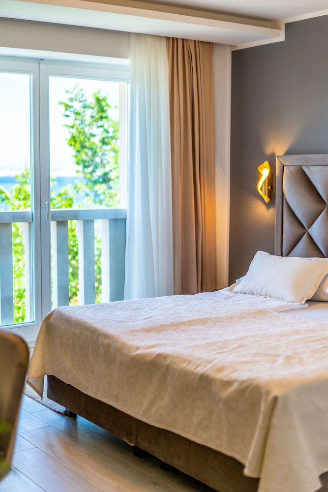 Deluxe Double Room, Balcony, Sea View - Photo 5