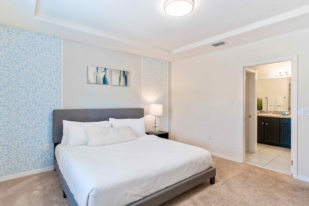 House (4 Bedrooms) - Photo 7