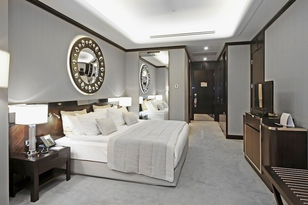 Standard Room, 1 King Bed, City View - Photo 6