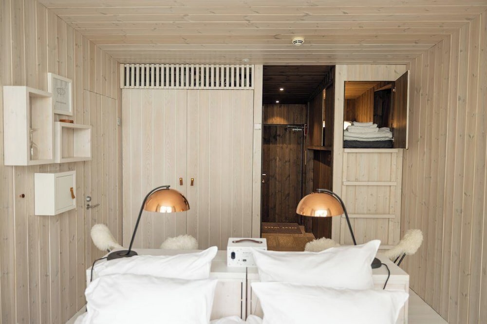 Arctic Treehouse Suite Double (Extra bed) and View photo 2