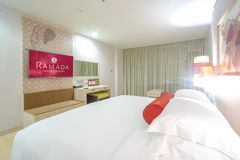 Premier Room, Pool View photo 2