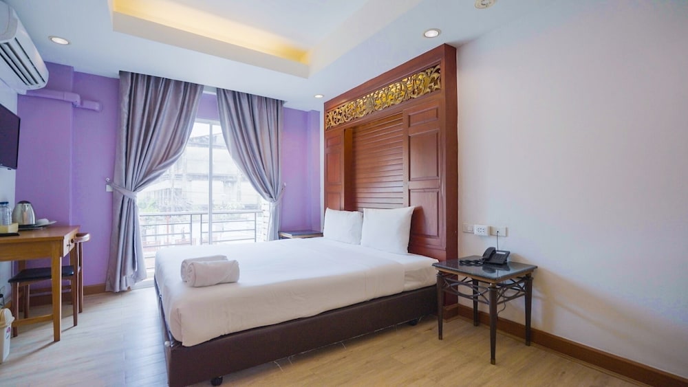 Superior King Bed Canal View with Balcony photo 3