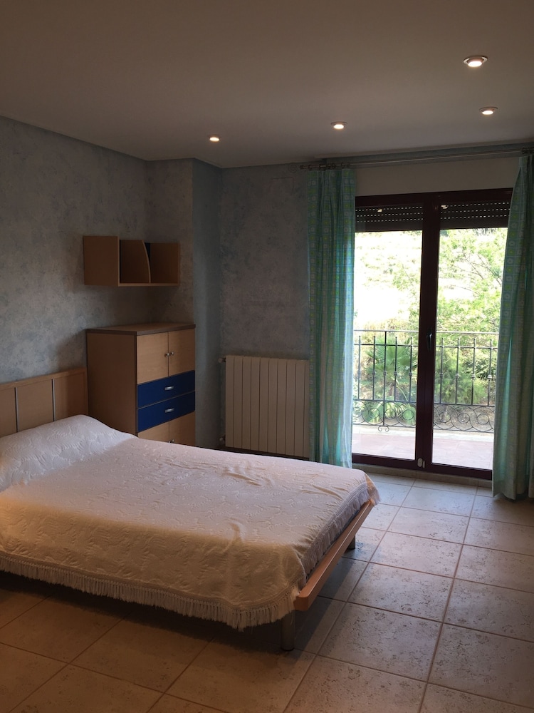 Comfort Single Room, Shared Bathroom (5)