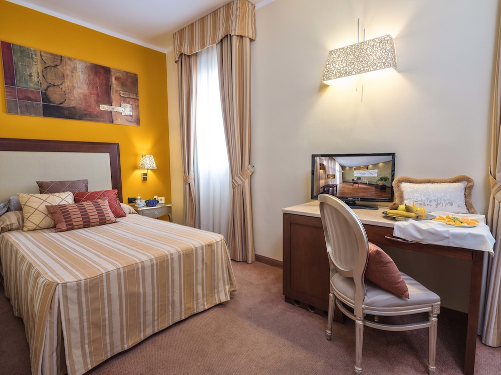 Standard Double Room Single Use photo 2