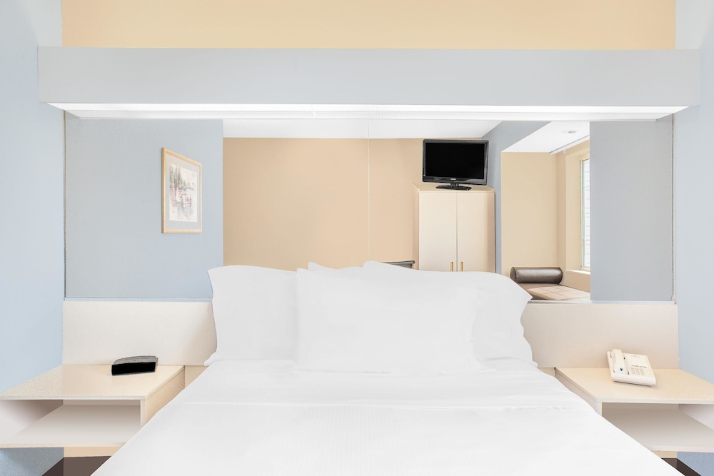 Room, 1 Queen Bed, Non Smoking photo 2