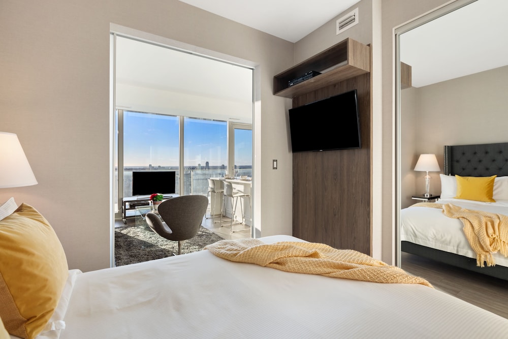 One Bedroom Queen Suite photo 1