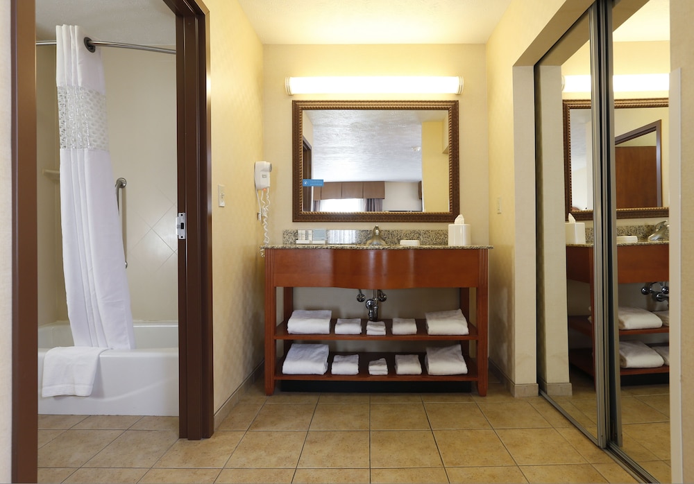 Suite, 2 Queen Beds, Non Smoking - Photo 7