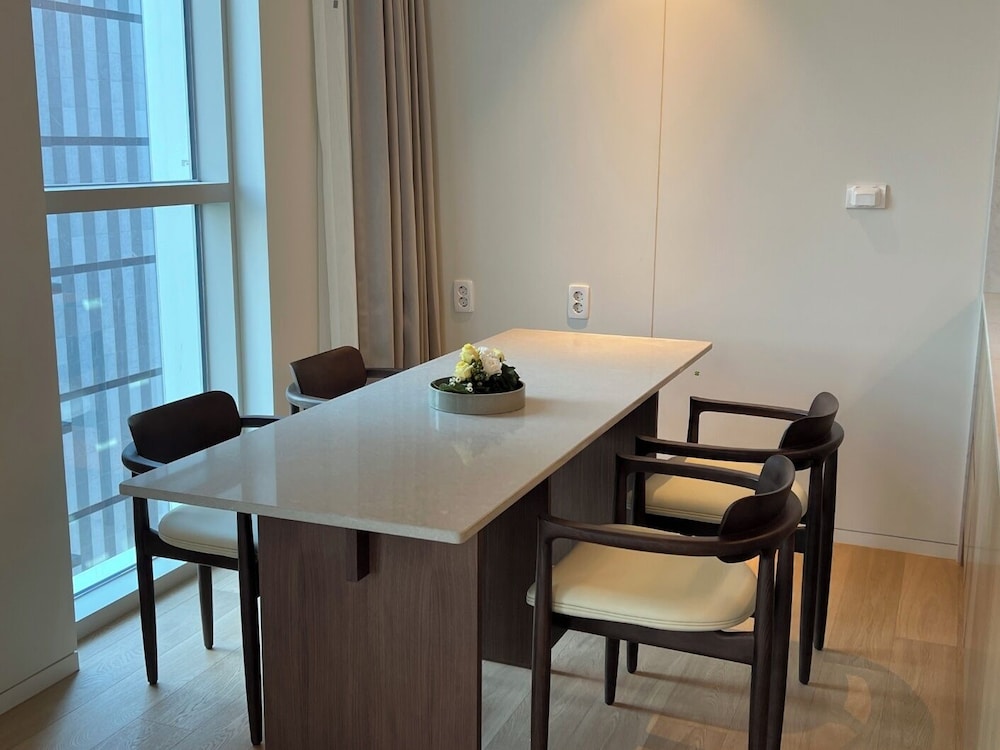 Suite, Mountain View