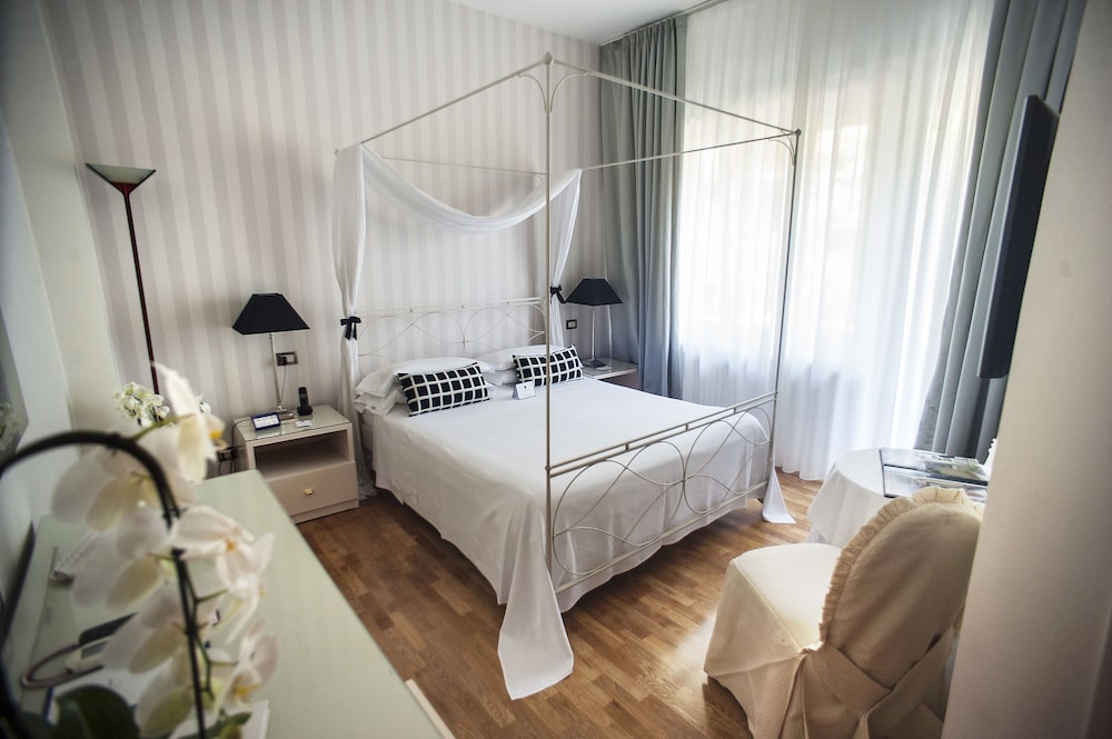 Classic Double Room Single Use photo 2