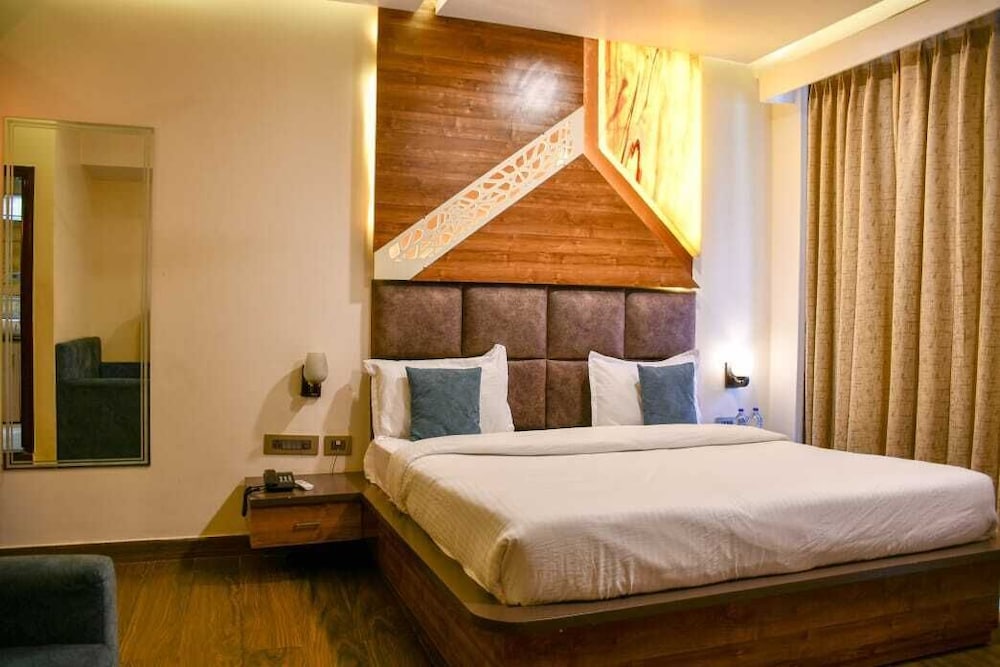 Deluxe Double Room, 1 Double Bed with Sofa bed, Balcony, City View